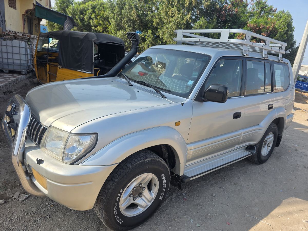 Toyota Prado en bon état, disponible immédiatement