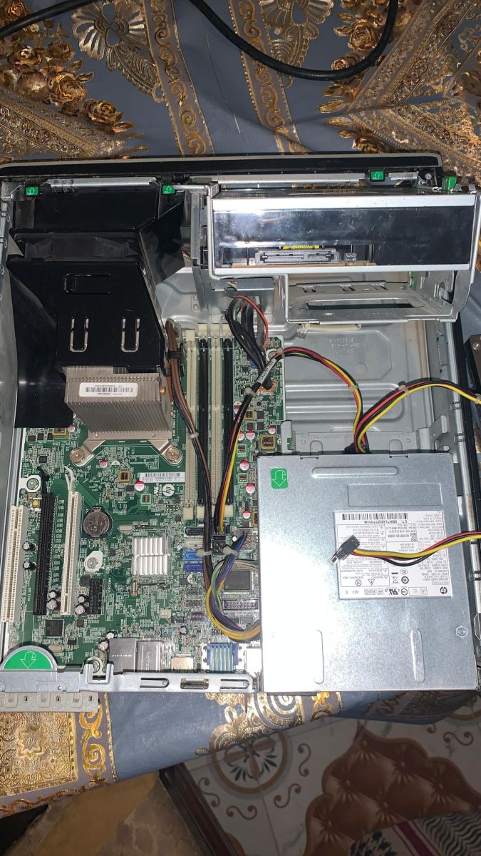 Unité centrale Intel i3 DDR3 sans RAM ni disque dur