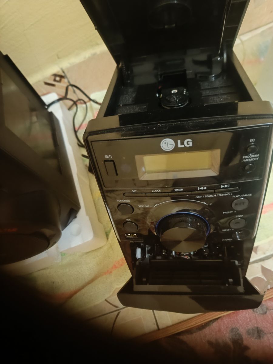 Enceinte DVD LG avec Enregistrement et Ports USB/Smartphone