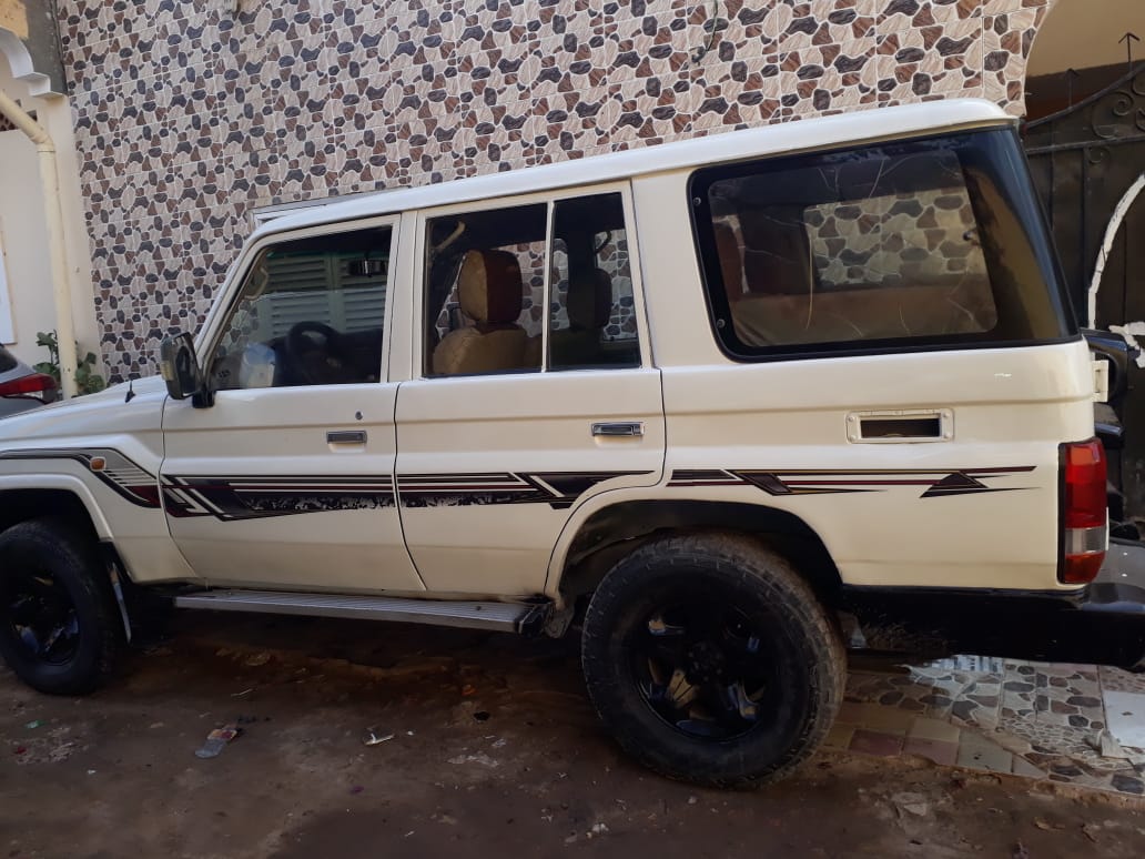 Toyota Land Cruiser Blanc, Bon état, Transmission manuelle, Essence
