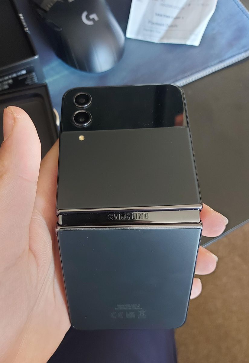 Samsung ZFlip 4, 8 Go RAM, 128 Go stockage, écouteurs inclus