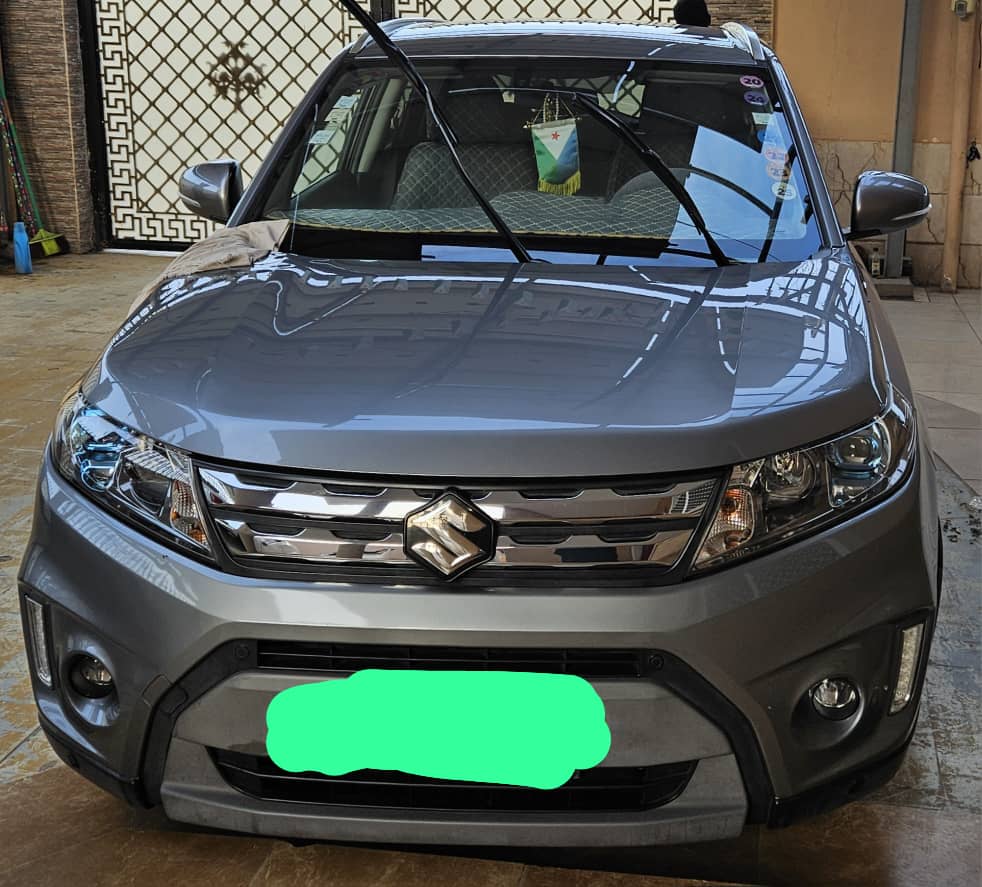 Suzuki Vitara 2017-2018, gris, très propre