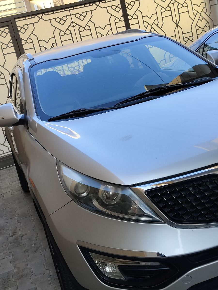 Kia Sportage 2013, parfait état, noir intérieur, argent extérieur