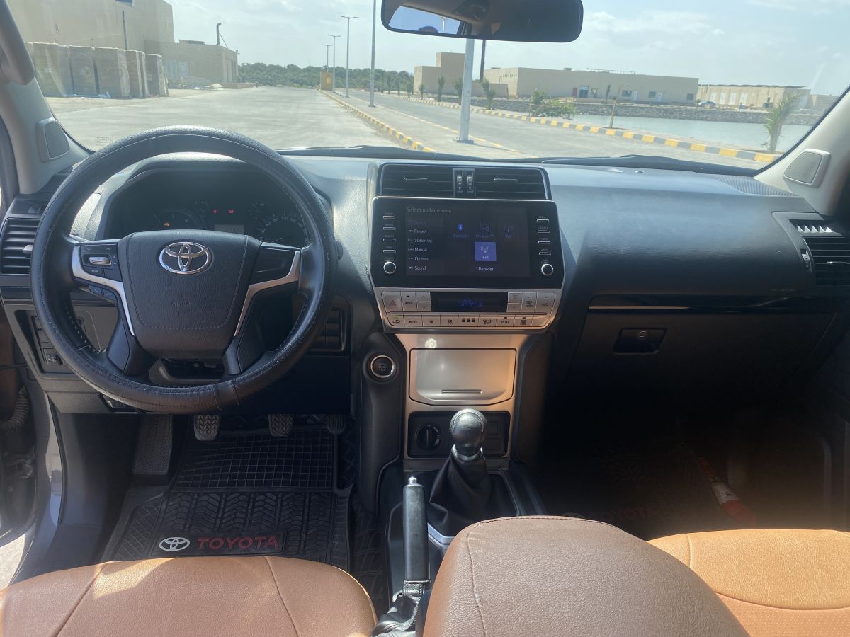 4 VOITURES A VENDRE excellent prix -Mitsubishi L200 25 000 km AUTOMATIQUE 2022 & la Marqués MG 2016 & HYUNDAI CRETA 2023 noir & TOYOTA landcruiser Prado 2021