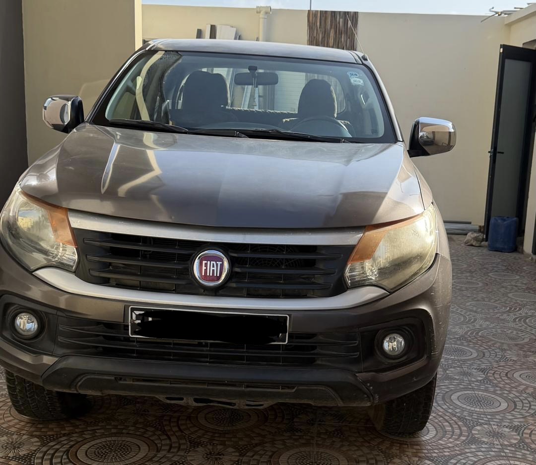 4 voitures à vendre - SUZUKI SWIFT 4 500 km 2022 & FIAT FULLBACK 2018 & HYUNDAI CRETA 2023 noir & HYUNDAI SANTÉ FE 2016