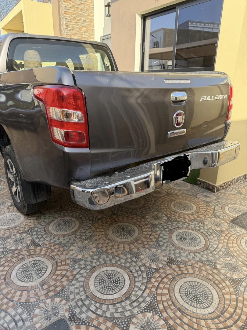 4 voitures à vendre - SUZUKI SWIFT 4 500 km 2022 & FIAT FULLBACK 2018 & HYUNDAI CRETA 2023 noir & HYUNDAI SANTÉ FE 2016