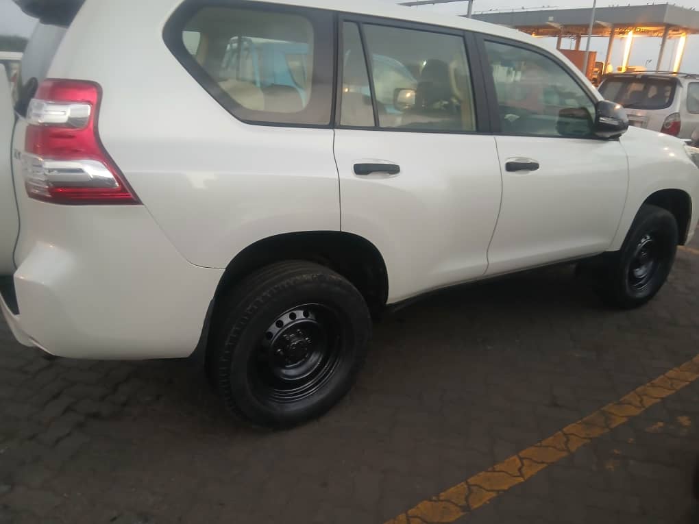 4 voitures à vendre - TOYOTA FORTUNER 2020 & HYUNDAI CRETA 2023 & HYUNDAI SANTÉ FE 2016 & TOYOTA LANDCRUISER PRADO 2019