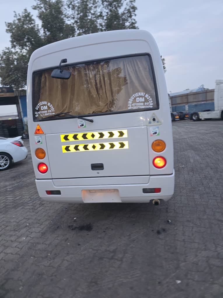 Mitsubishi Rosa 2017, diesel, 35 places, Disponible à djibouti