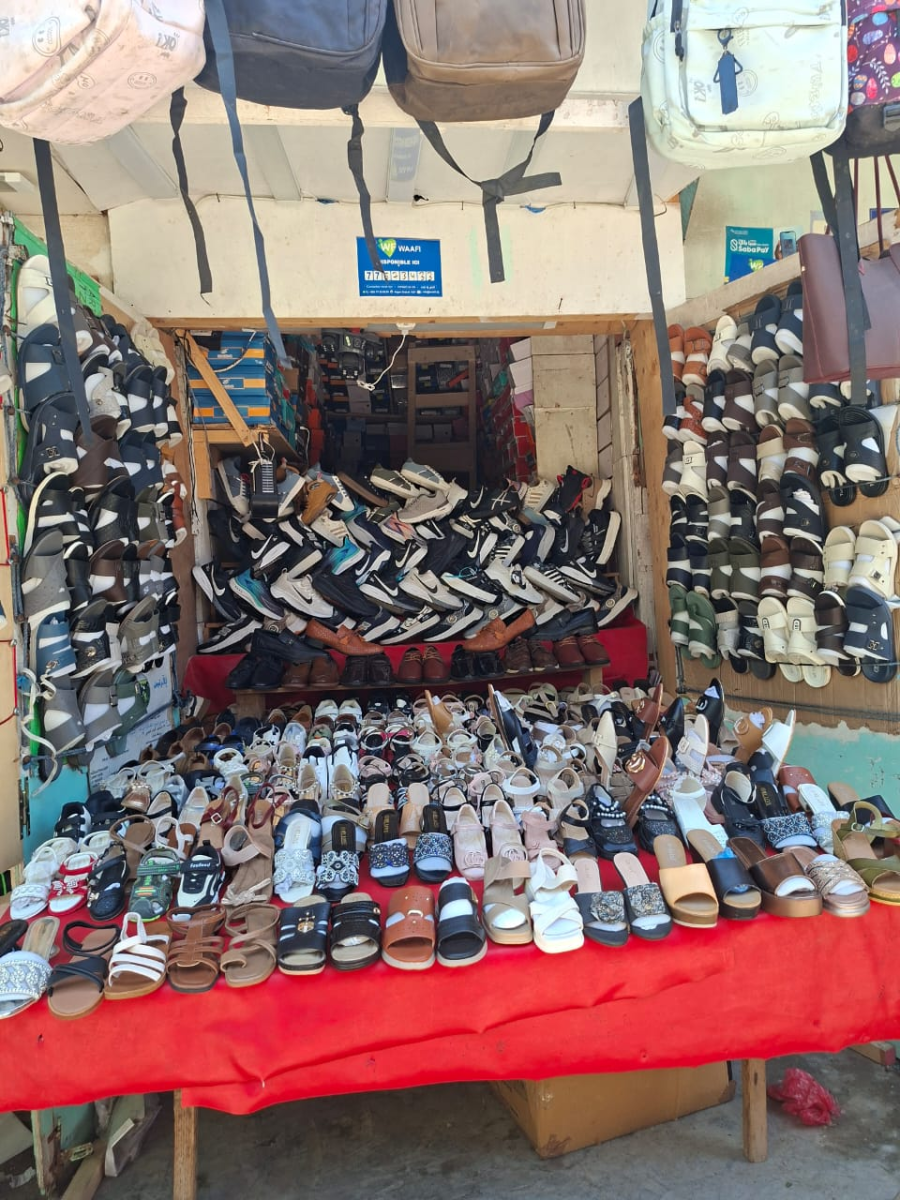 Magasin de chaussures avec stock à Place Mahamoud Harbi
