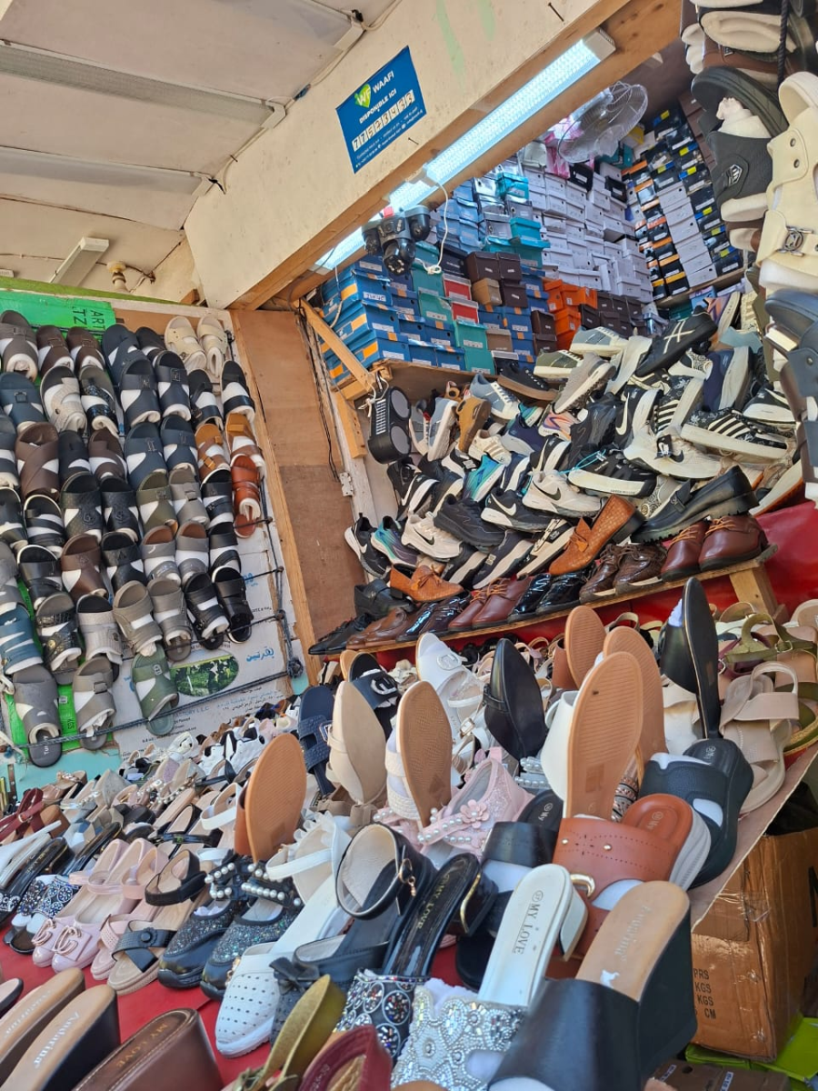 Magasin de chaussures avec stock à Place Mahamoud Harbi