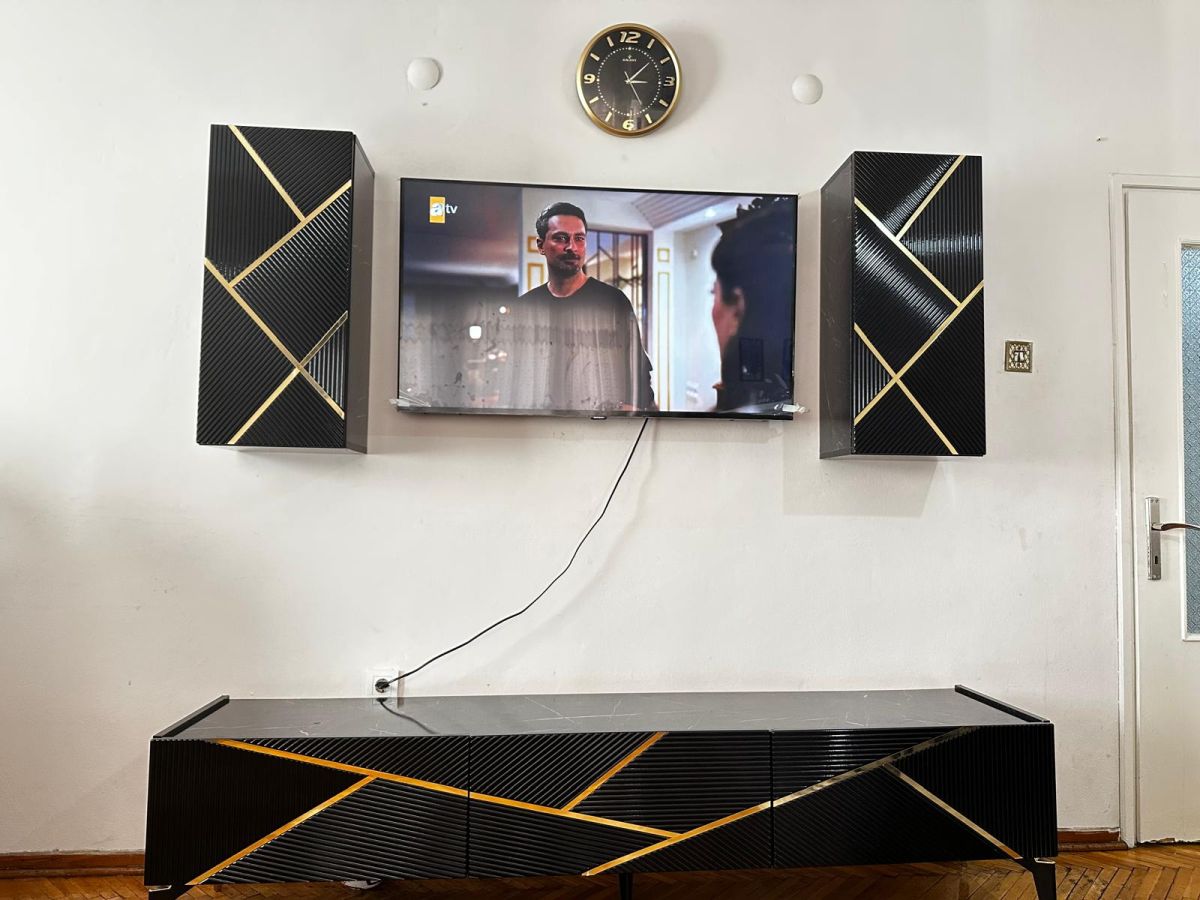 Ensemble salle à manger complète avec 6 chaises et meubles assortis en excellent état