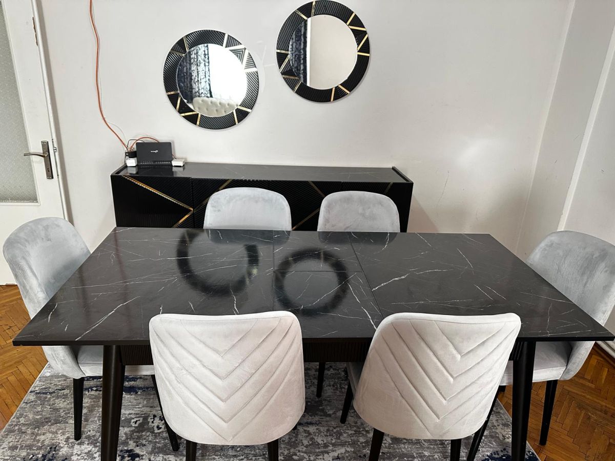 Ensemble salle à manger complète avec 6 chaises et meubles assortis en excellent état