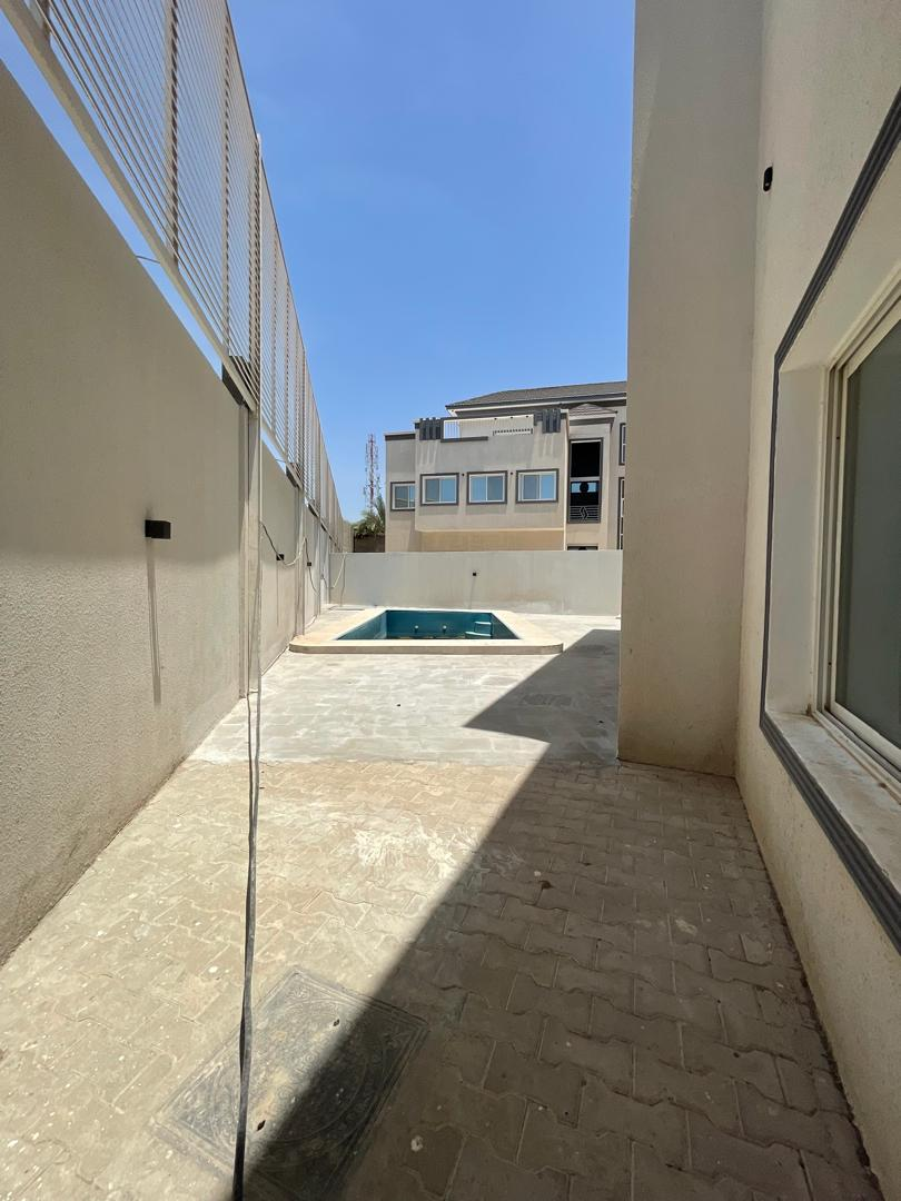 Villa moderne G+2 haut standing avec piscine et parking à louer à Haramous