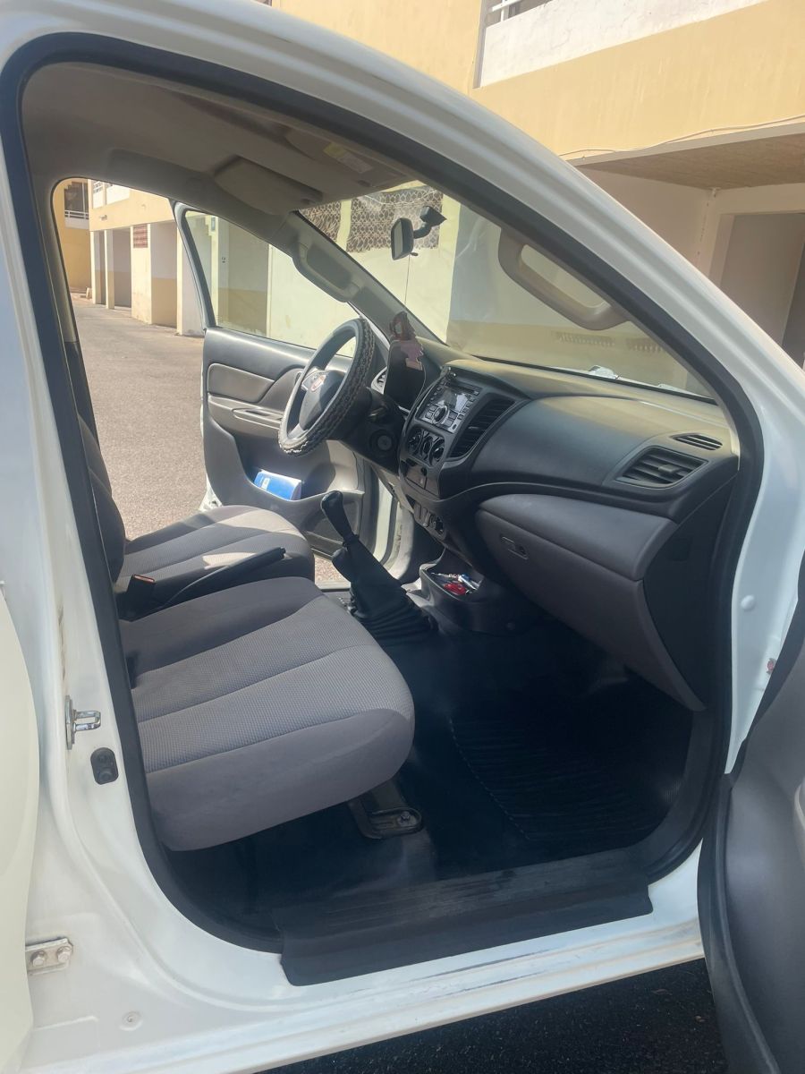 Pickup FIAT FULLBACK, excellent état, climatisation, bâche incluse