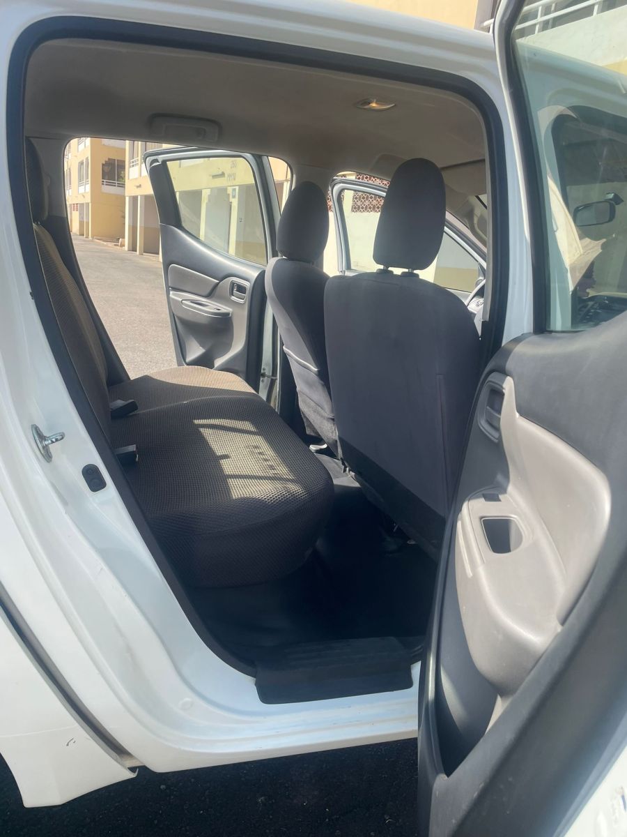 Pickup FIAT FULLBACK, excellent état, climatisation, bâche incluse