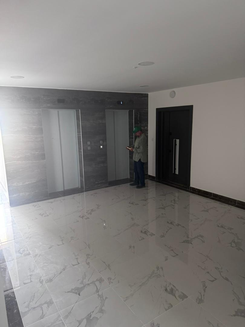 Immeuble R+7 mixte appartements bureaux et commerces