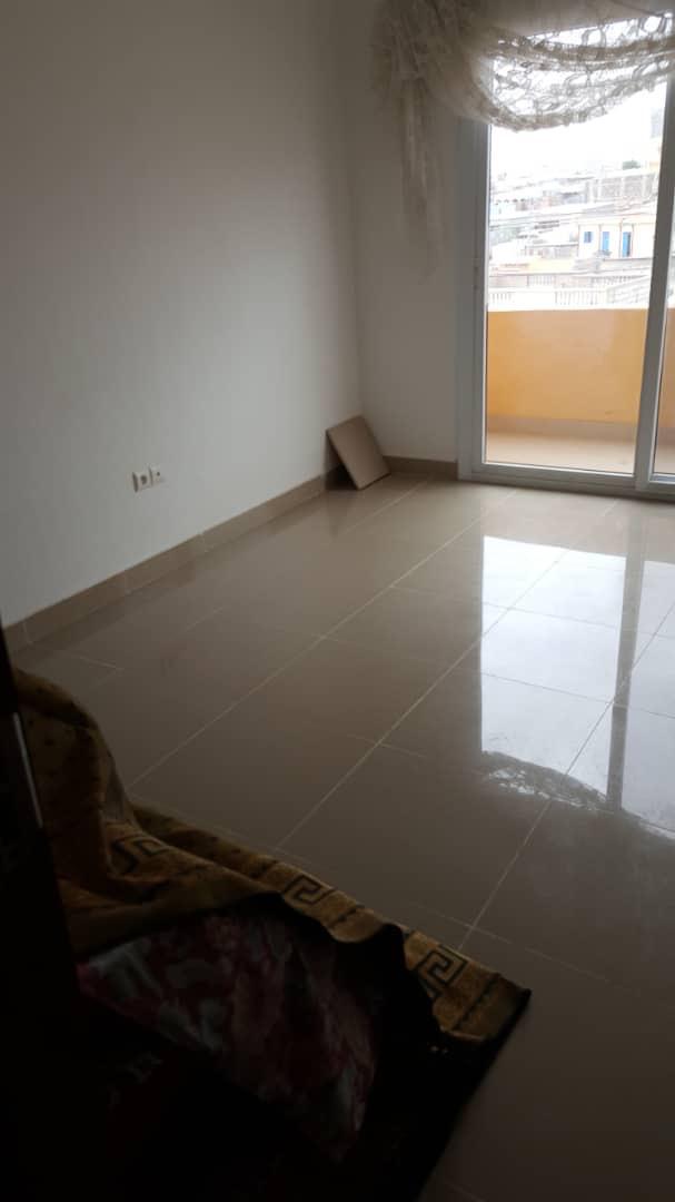 Appartement F4 meublé avec balcon à PK12 Cité Hamdani