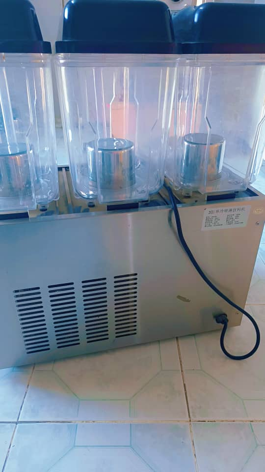 Distributeur de Boissons Réfrigéré - excellent état