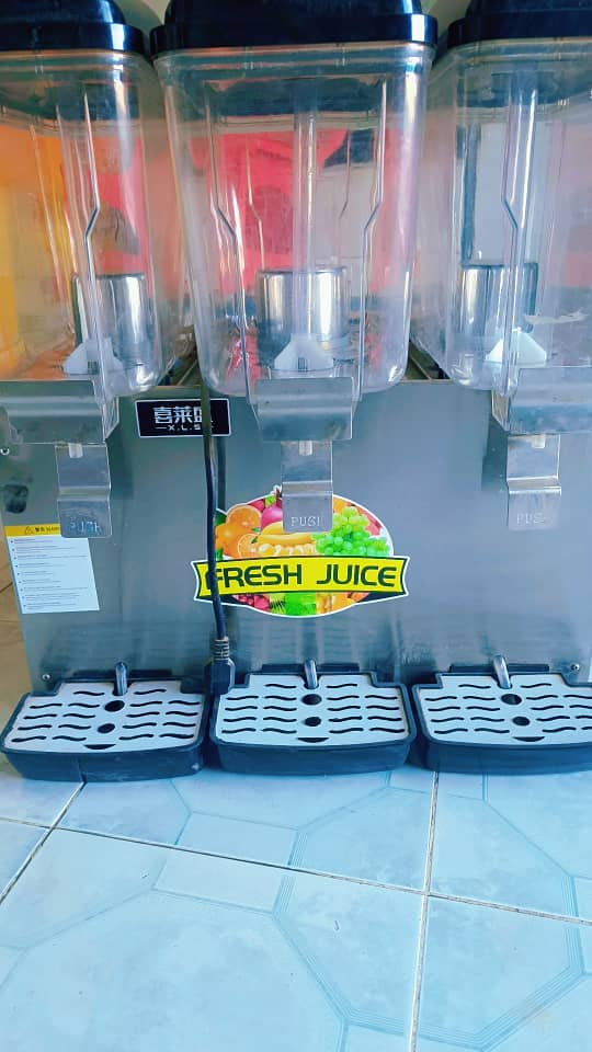 Distributeur de Boissons Réfrigéré - excellent état