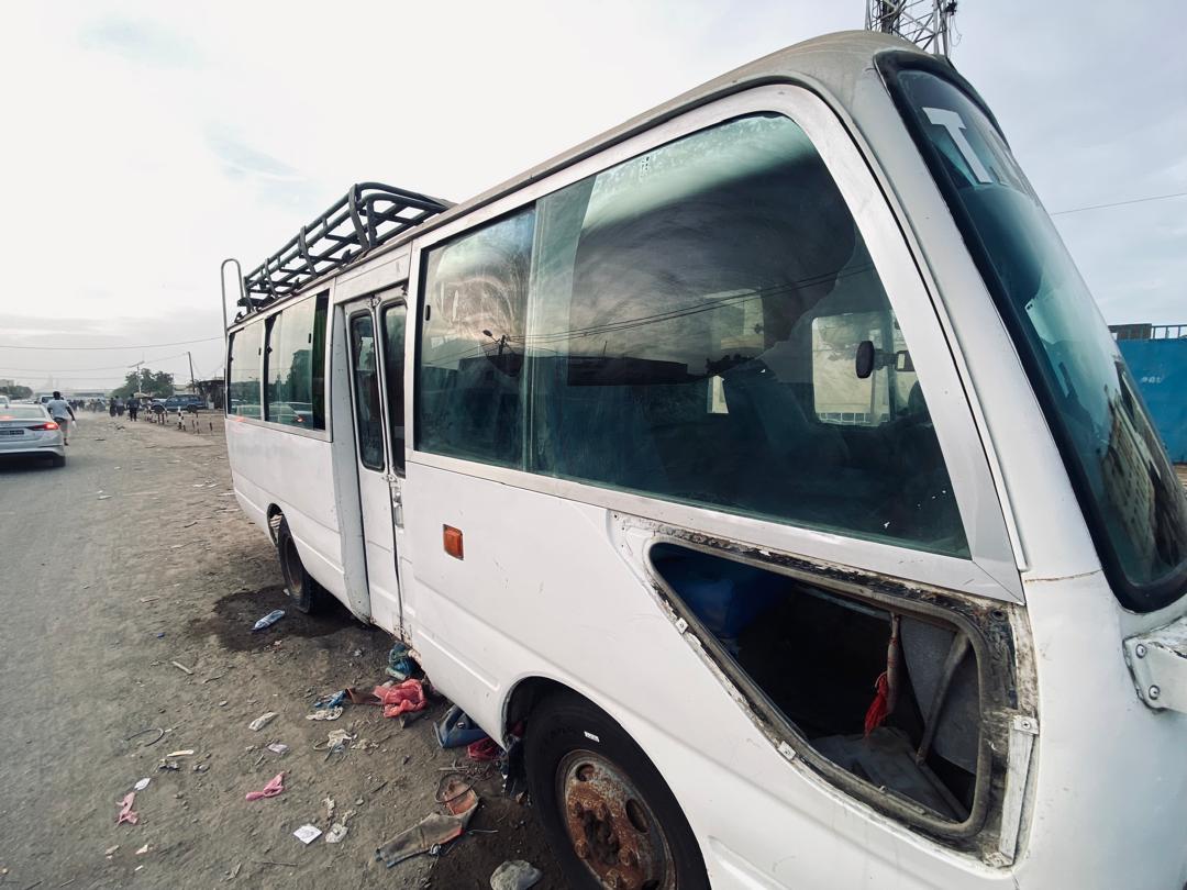 Bus Toyota Coaster 25 places, moteur d\'origine, excellent état