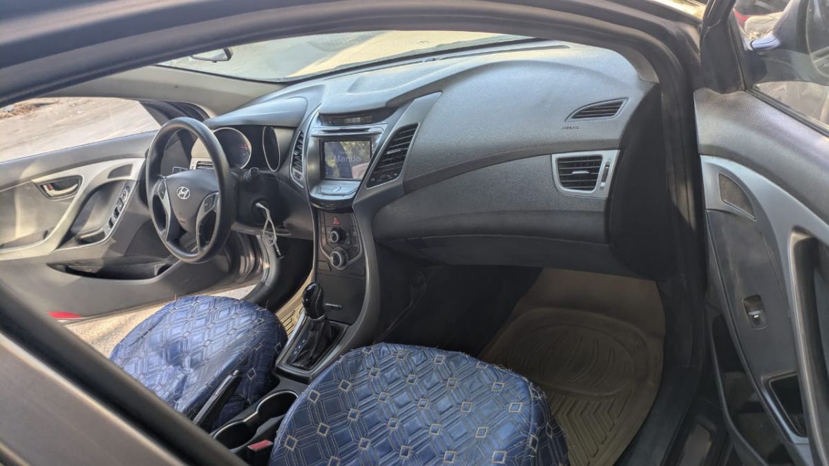 Hyundai Avante 2016 toutes options, boîte automatique, état impeccable