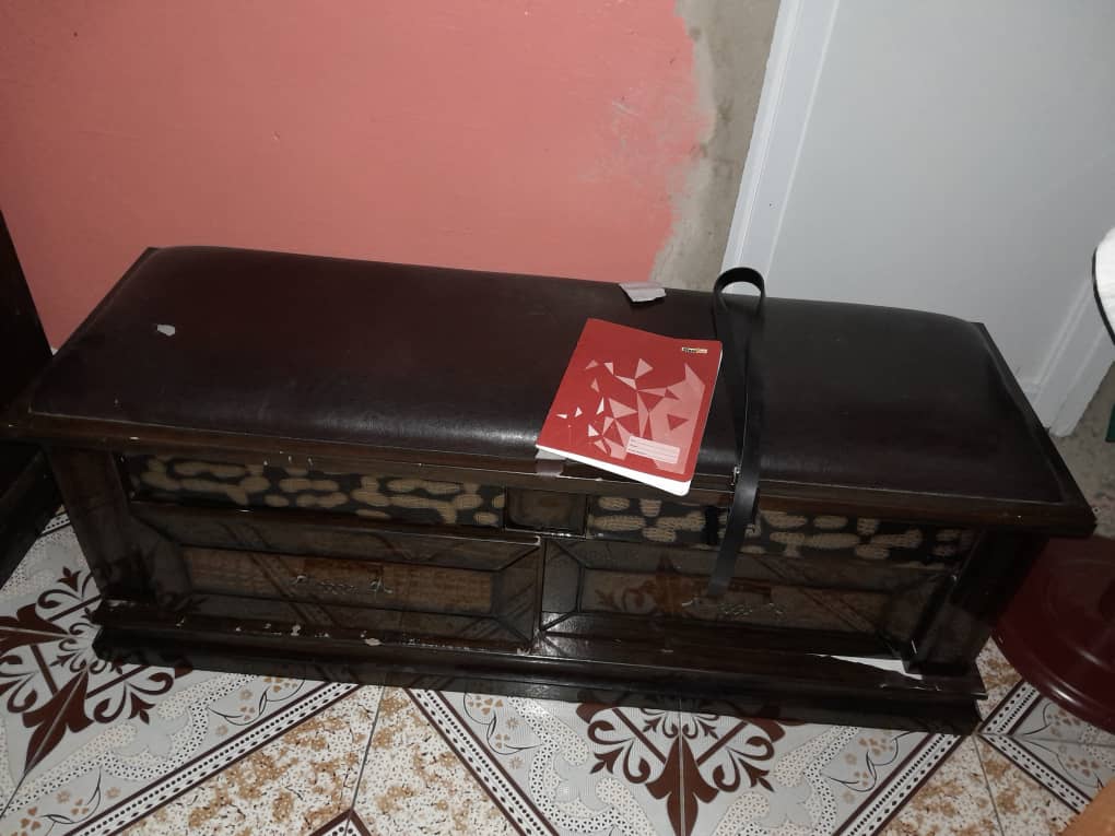 Meubles de chambre à coucher presque neufs à vendre