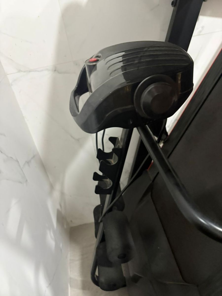 Tapis de course presque neuf pour sport à domicile