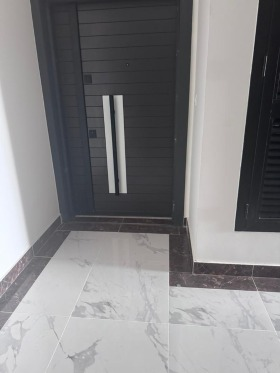 Immeuble R+7 mixte appartements bureaux et commerces