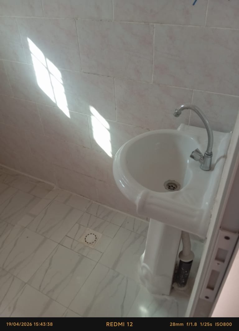 Belle villa neuve avec cour et sécurité à Nagad