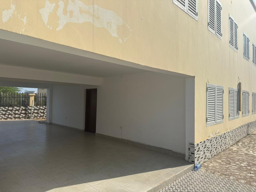 Villa avec 4 appartements F4 à louer(Ancien mitualis)