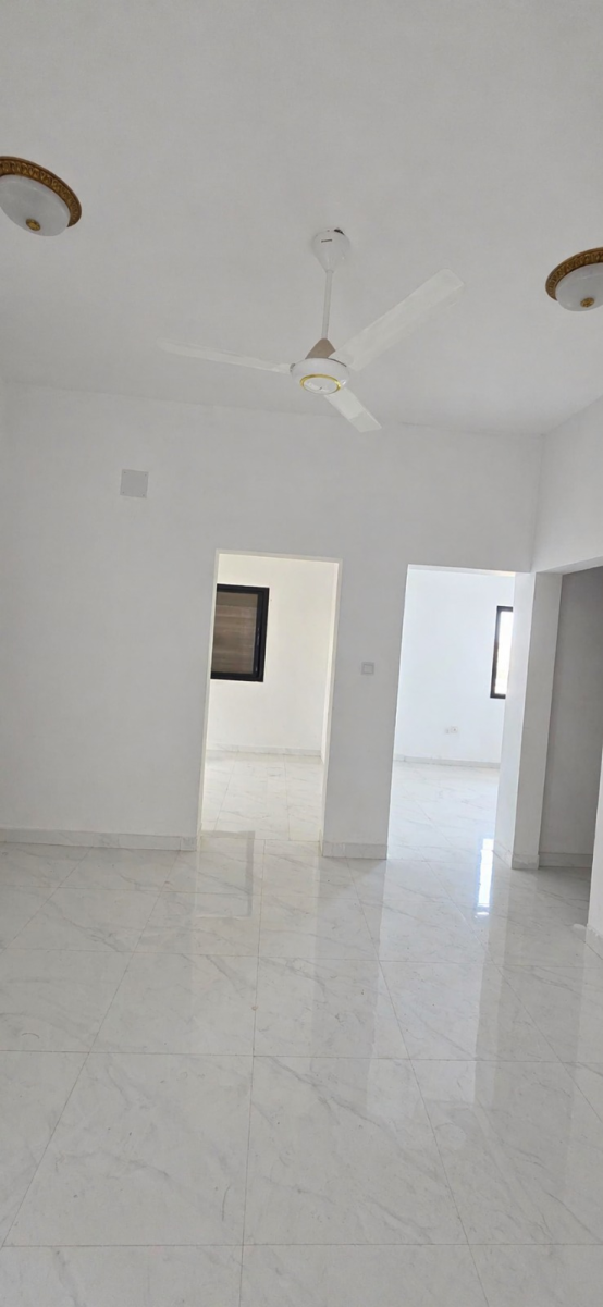 Locaux commerciaux et appartements F3 à louer (Q7 – Cité IF / Iyo Akiro)