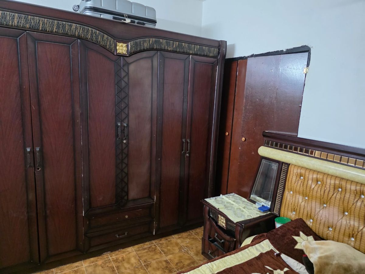 Ensemble meubles maison avec accessoires en bon état