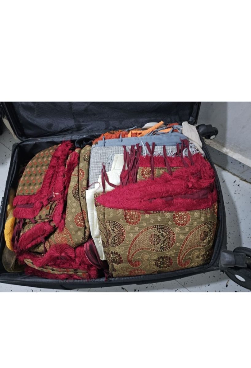 Ensemble meubles maison avec accessoires en bon état