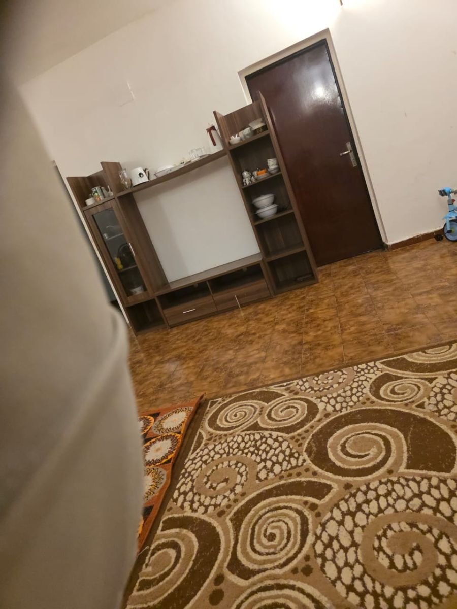 Ensemble meubles maison avec accessoires en bon état