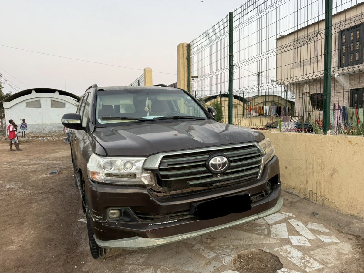 4 Voitures en excellent état à vendre - TOYOTA LANDCRUISER V8 - Mitsubishi L200 2022, HYUNDAI CRETA 2023, Kia SPORTAGE 2012