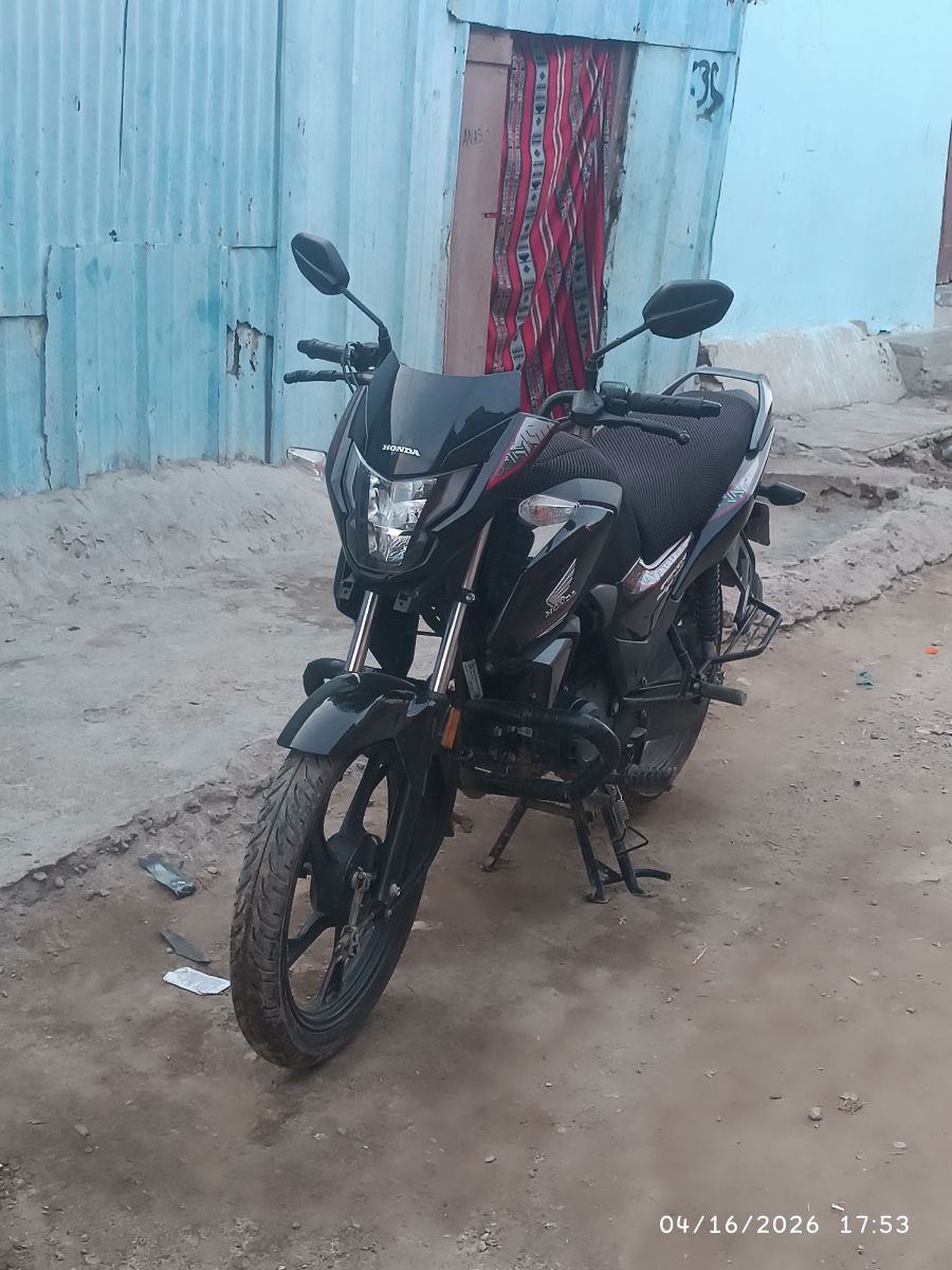 Moto Honda SP 125 noire, 2 mois d\'utilisation, état impeccable