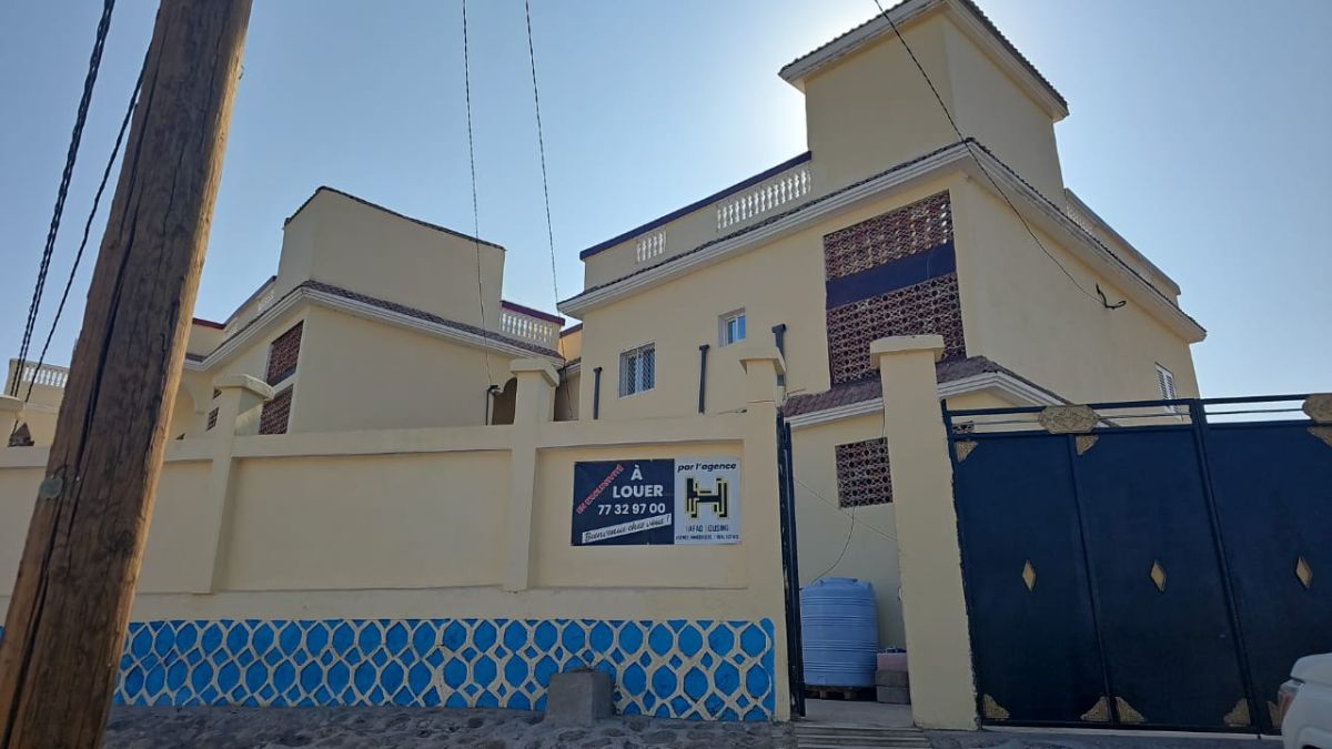 Appartement F4 neuf avec cour à Balbala Cheikh Moussa