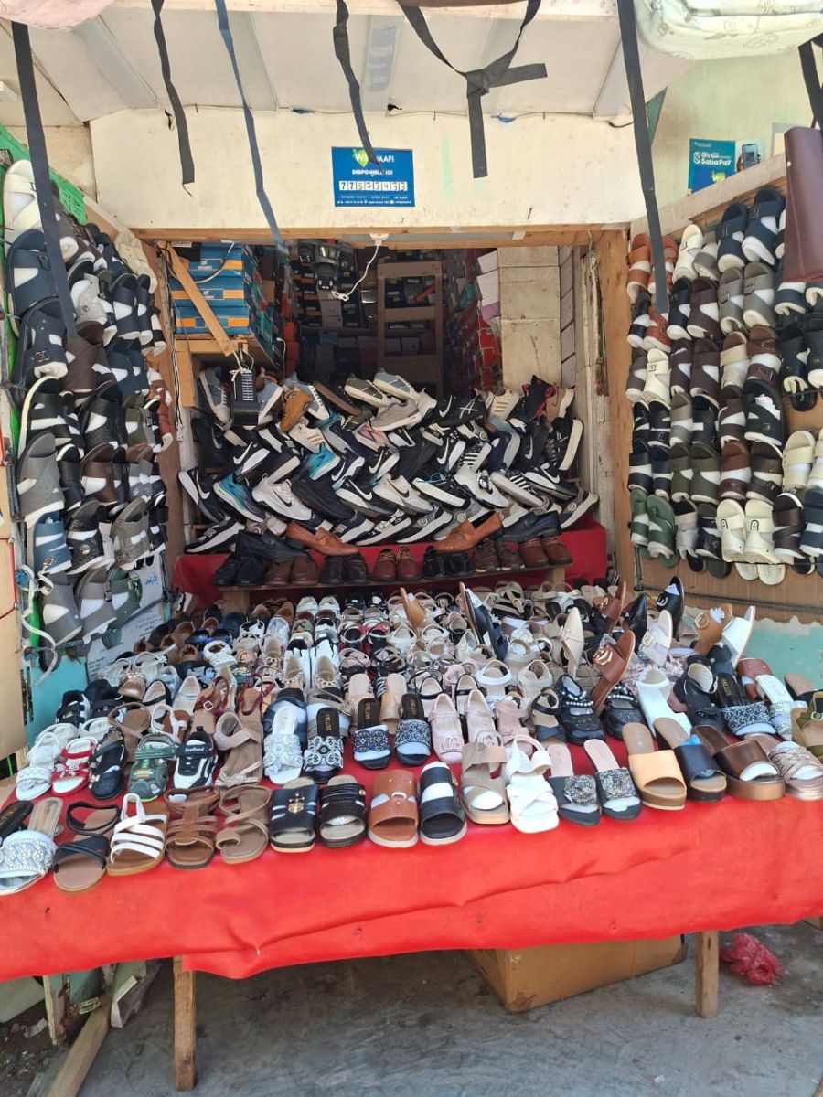 Magasin de chaussures avec stock à Place Mahamoud Harbi