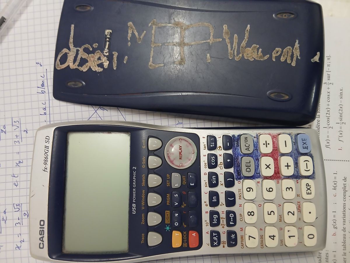 Calculatrice graphique en excellent état avec programmes inclus