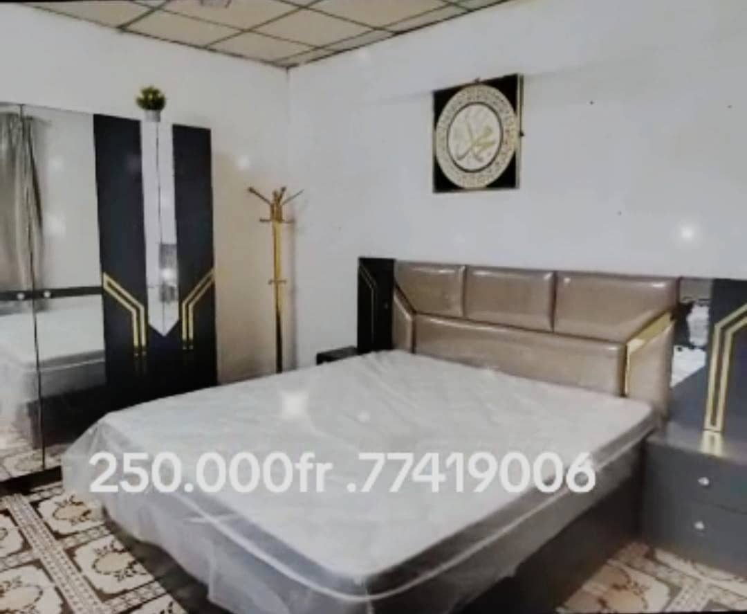 Ensemble de chambre à coucher, design élégant et remise de 25% !