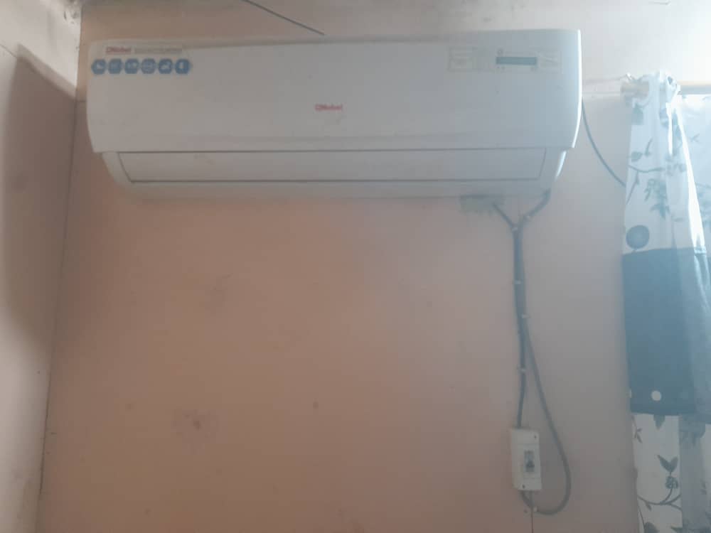 Climatiseur 2.5v, économe en énergie, presque neuf - À saisir !