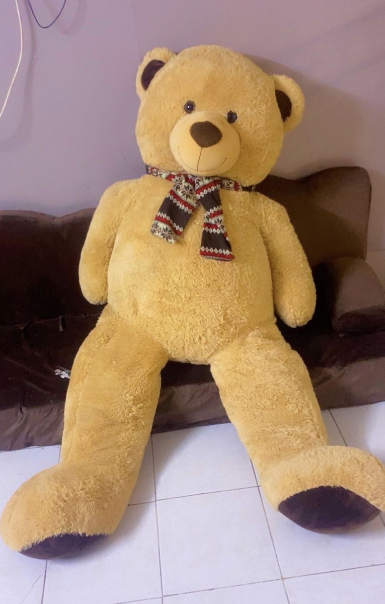 Ours géant en peluche, doux et parfait pour décorer une chambre