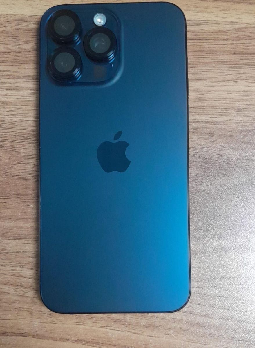 iPhone 15 pro max bleu titane 256 Go + accessoires - prix négociable