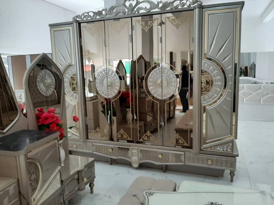 Lit et salon en bon état à vendre