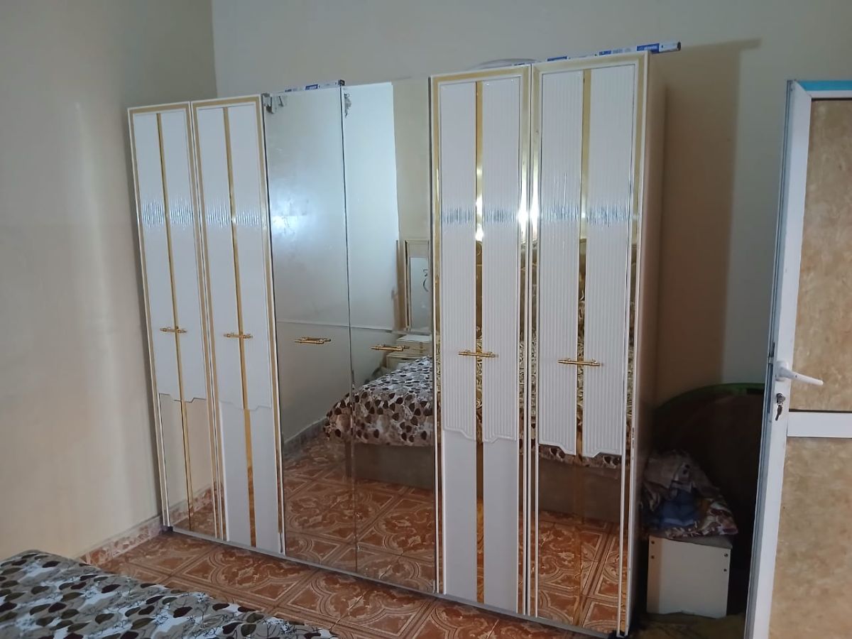 Chambre à coucher presque neuve à vendre