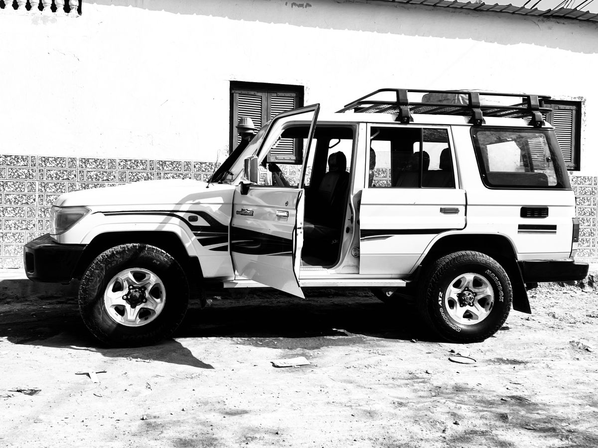 Land Cruiser Hard-Top 2015, diesel, 9 places, toutes options, parfait état