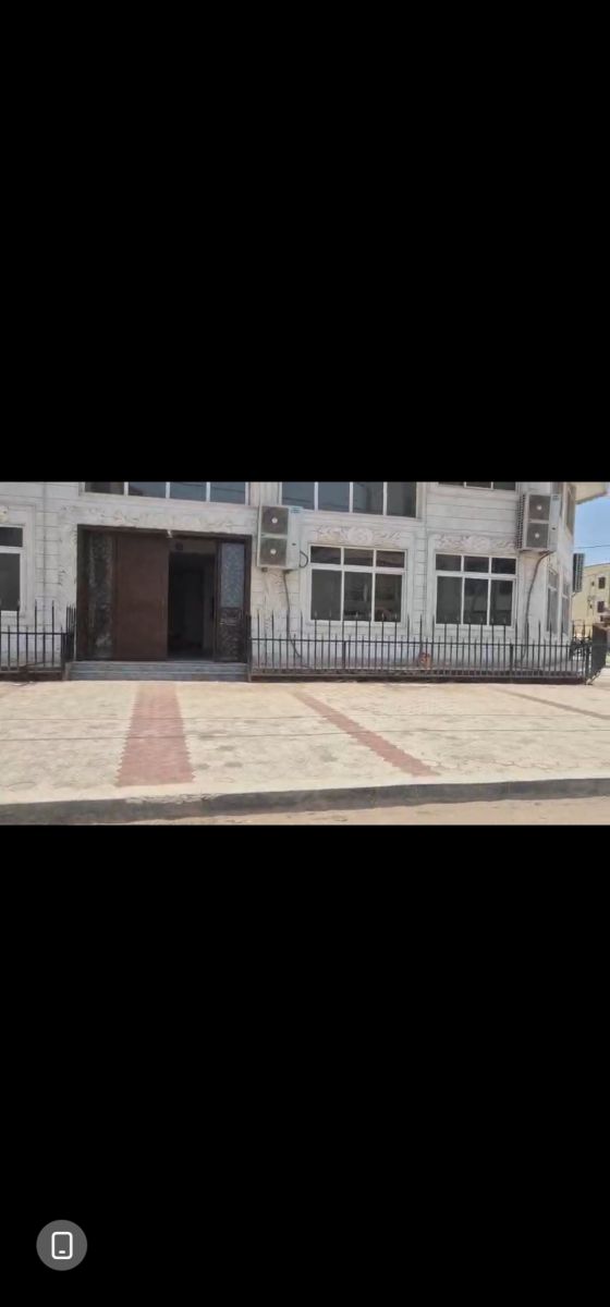 Local commercial en location - Face à la clinique dentaire - Safuat à Saline ouest