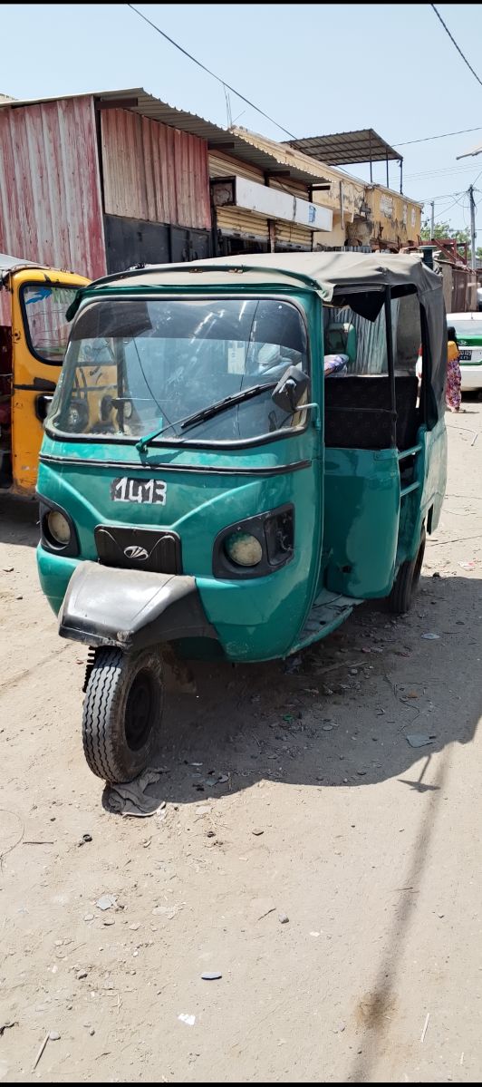 Mahindra Alfa verte en excellent état - D 97 - pneus neufs