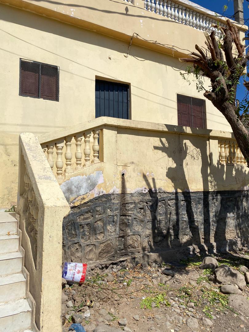 Maison F3 avec terrasse à Barwaqo 1