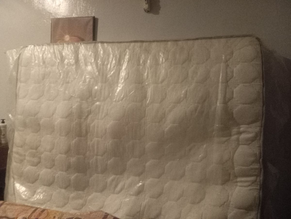 Matelas neuf 2m x 1,80m, encore emballé